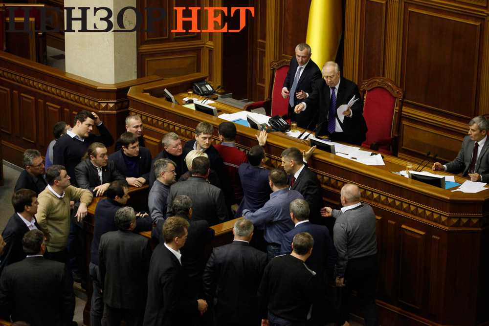 Верховная Рада приняла неприменимый закон об амнистии участников акций протеста