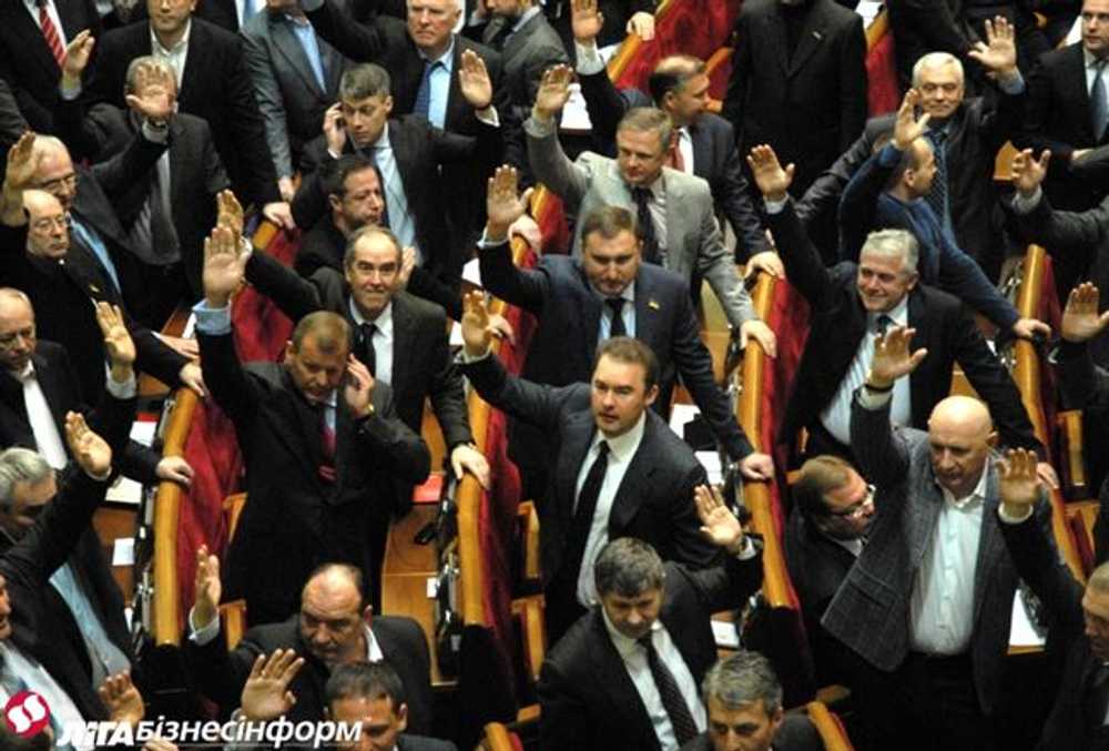 Приняты «диктаторские законы»