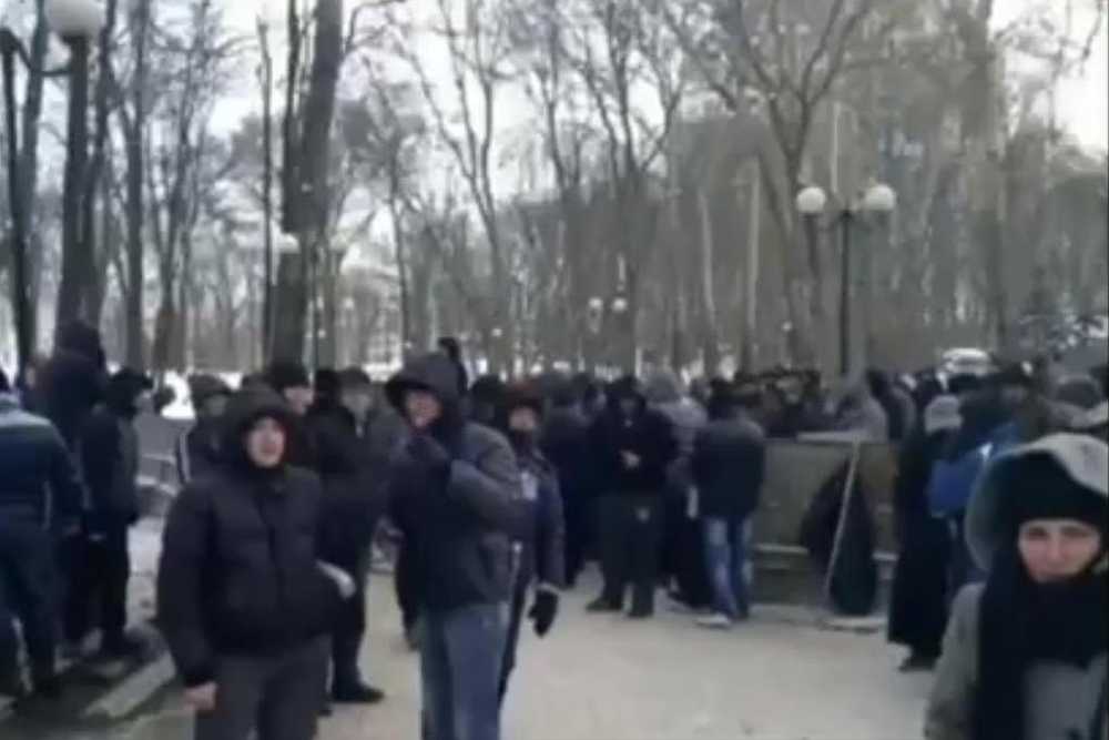 «Титушки» ограбили журналиста в прямом эфире