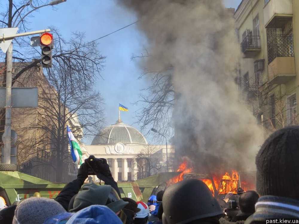 Мирный марш к Верховной Раде превратился в жестокое противостояние