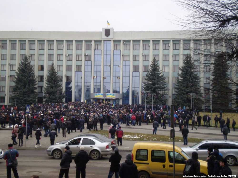 В регионах Украины протестующие начинают захватывать местные администрации