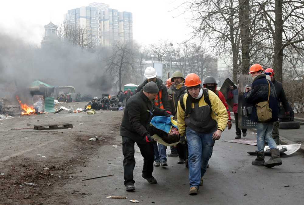 Расстрел митингующих снайперами на ул.&nbsp;Институтской